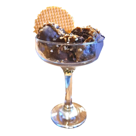 Schokoladeneis mit Biscoff Topping und Nussstücke