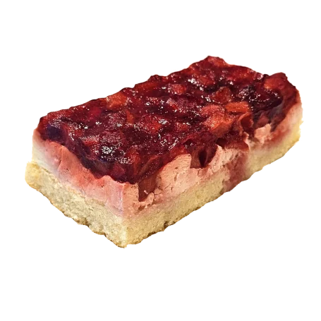 Erdbeer-Sahneschnitte mit frischen Erdbeeren und heller Creme.