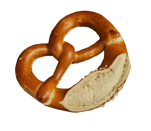 Frische Brezel mit glänzend brauner Kruste und grobem Salz.