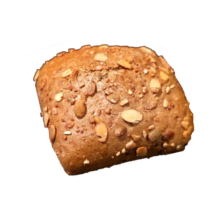 Frisches Kürbiskernbrötchen mit goldbrauner Kruste und Kürbiskernen.