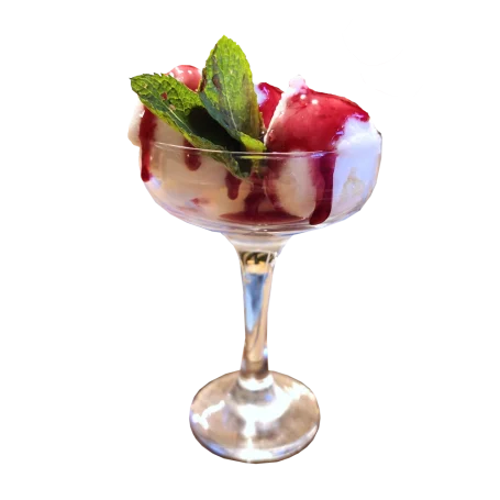 Zitroneneis mit Erdbeer-Limetten-Sirup und frischer Minze