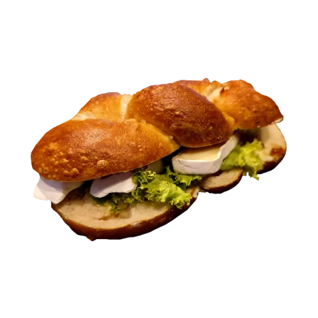Laugenzopf – belegt mit mildem Camembert & Butter
