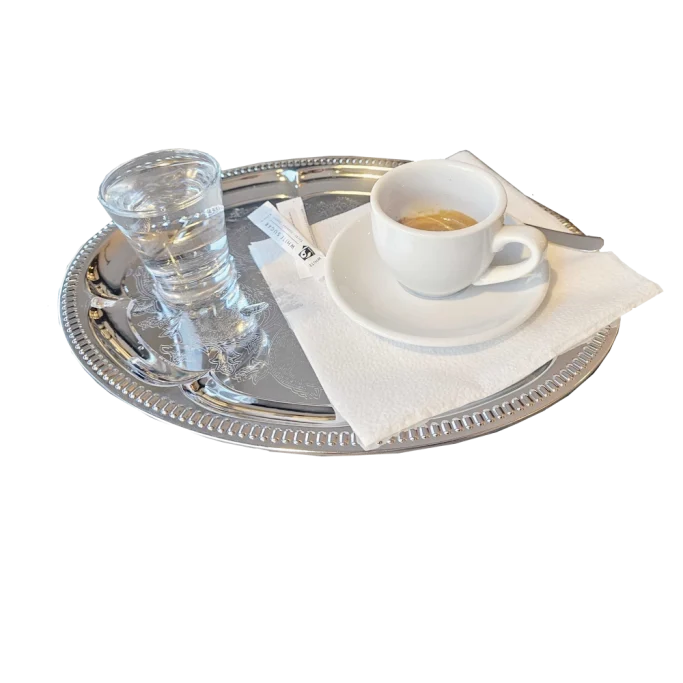 Espresso – kräftig, aromatisch, mit Glas Wasser
