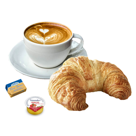 Französisches Frühstück mit Croissant, Butter und Marmelade.