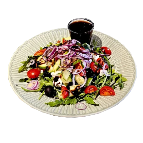 Griechischer Bauernsalat mit Feta, Oliven und Gemüse.